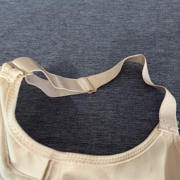 Set of 2 Women’s Sz 40D NWOT Bras- Full Coverage Adjustable Straps - Picture 5 of 10